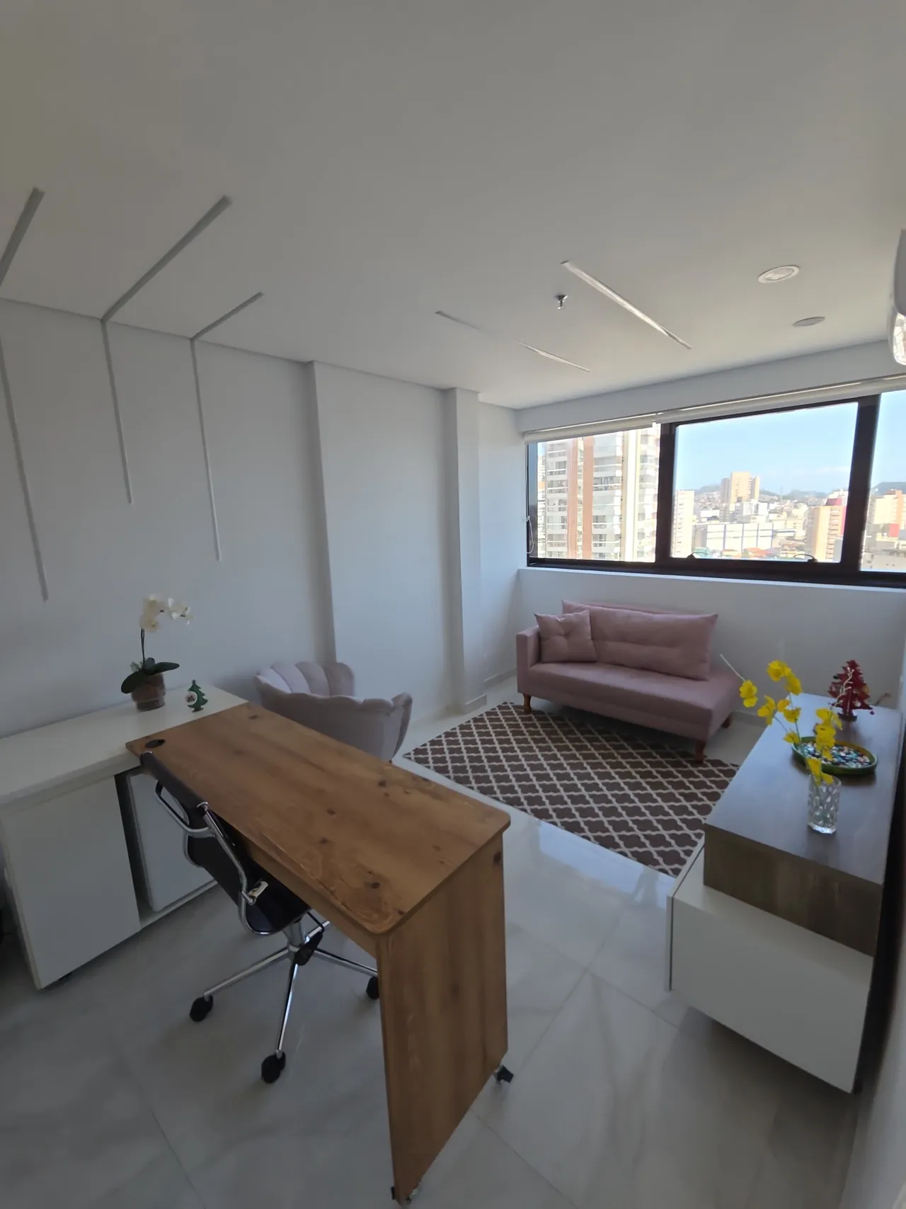 Sala de atendimento com vista panorâmica